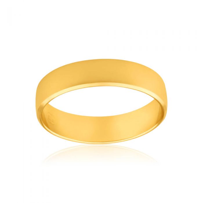 9 Carat Yellow Gold 5 Millimeter Half Round Bevelled Edge Comfort Fit Ring in Size S - A Classic Jewelry Piece