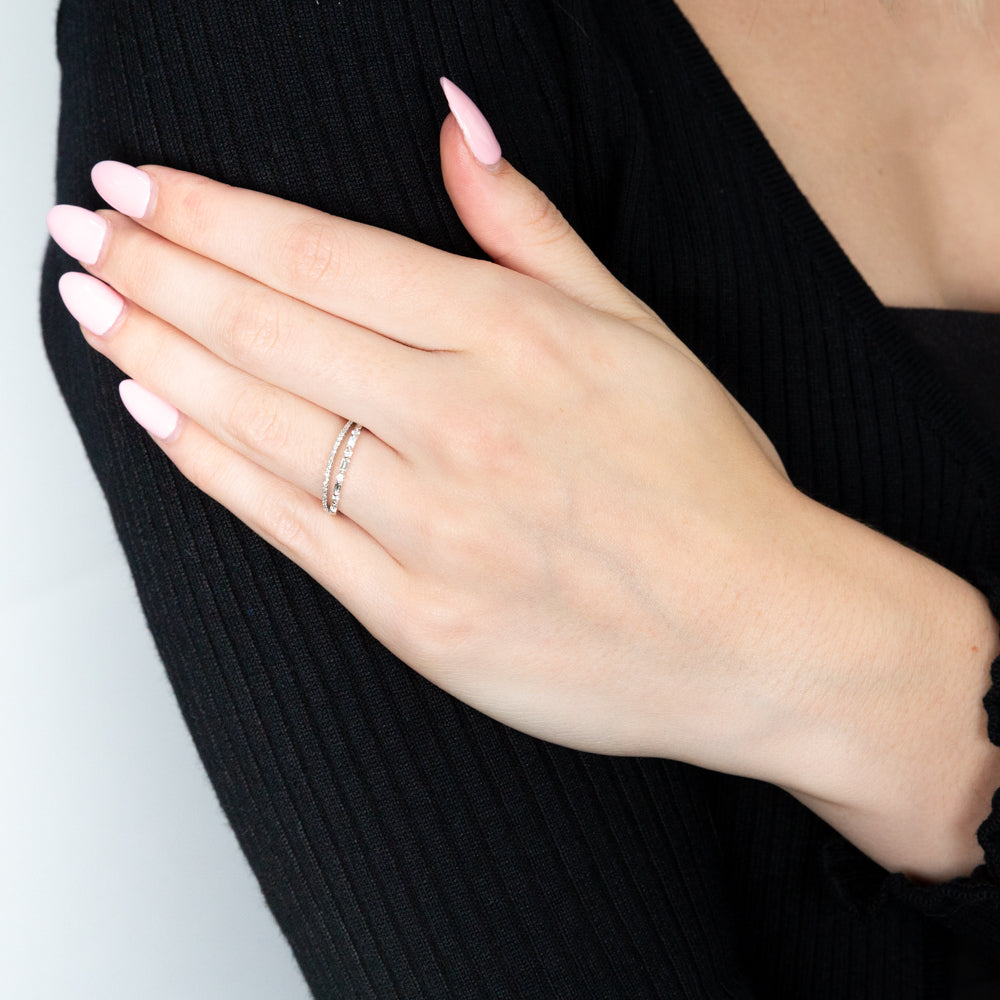 Exquisite 9ct White Gold Women's Ring Adorned with 1/4 Carat of Sparkling Brilliant and Baguette Cut Diamonds