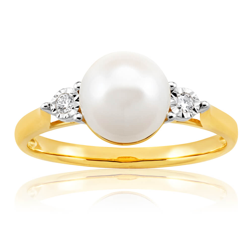 Exquisite 9ct Yellow Gold Ring with Two Stunning Diamonds and a Beautiful Pearl