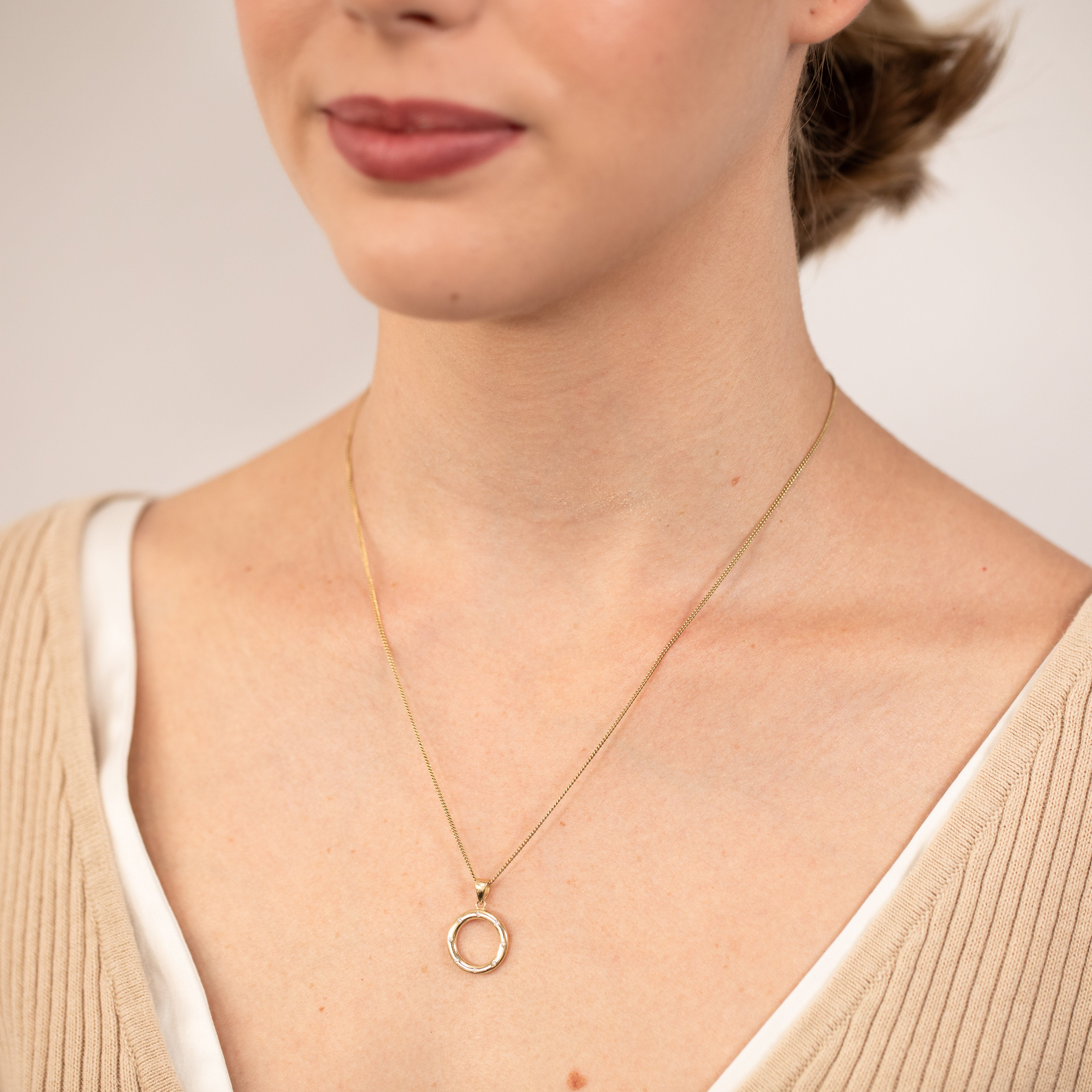Stunning 9ct Yellow Gold Circle of Life Pendant for Elegant Look