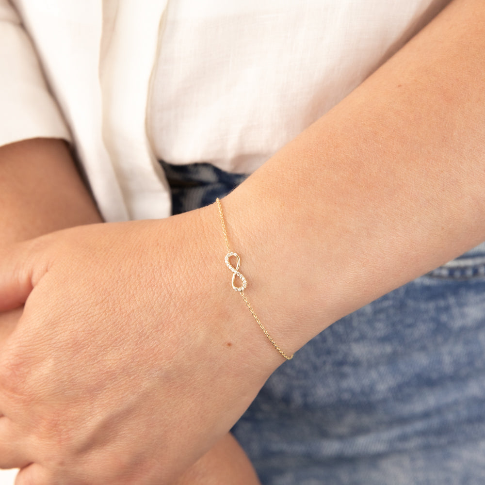 19.10cm 9-carat Yellow Gold Zirconia Infinity Design Bracelet for Women's Jewelry Collection
