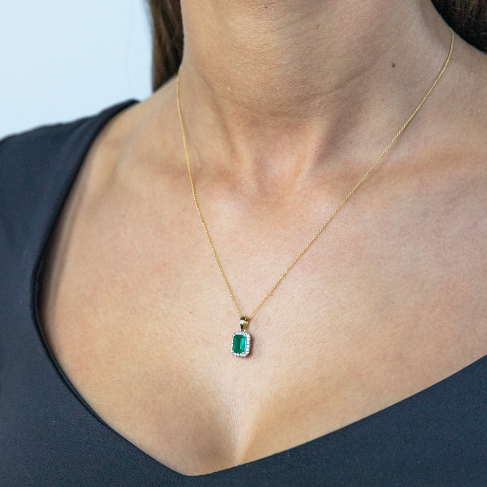 1 Carat Exquisite Natural Emerald and Sparkling Diamond Pendant with a 45cm Chain Crafted in 9ct Yellow Gold, a Fine Piece of Jewelry