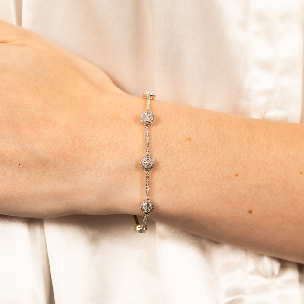 Stunning 1.5 Carat Diamond Luxury Bracelet Crafted in 9ct Yellow Gold for Women