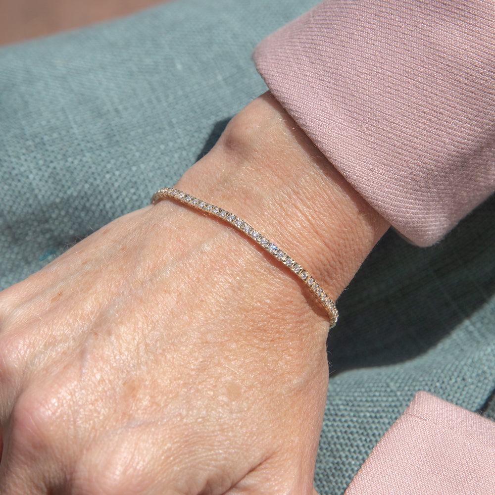 Exquisite 1 Carat Luminesce Laboratory-Grown Diamond Tennis Bracelet Crafted in 9-Carat Yellow Gold