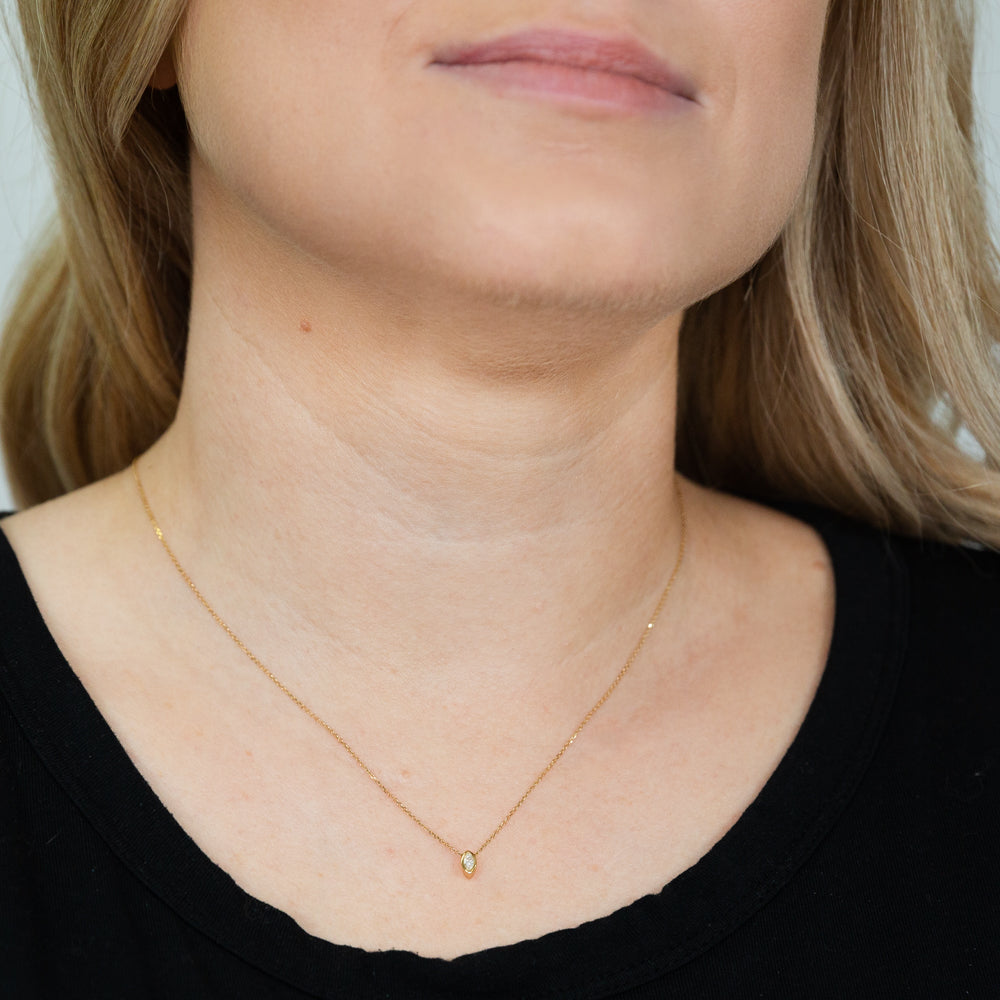 Exquisite 14 Carat Yellow Gold Pendant with 1/10 Carat Diamond, Attached to a 45cm Chain - A Jewelry Gem