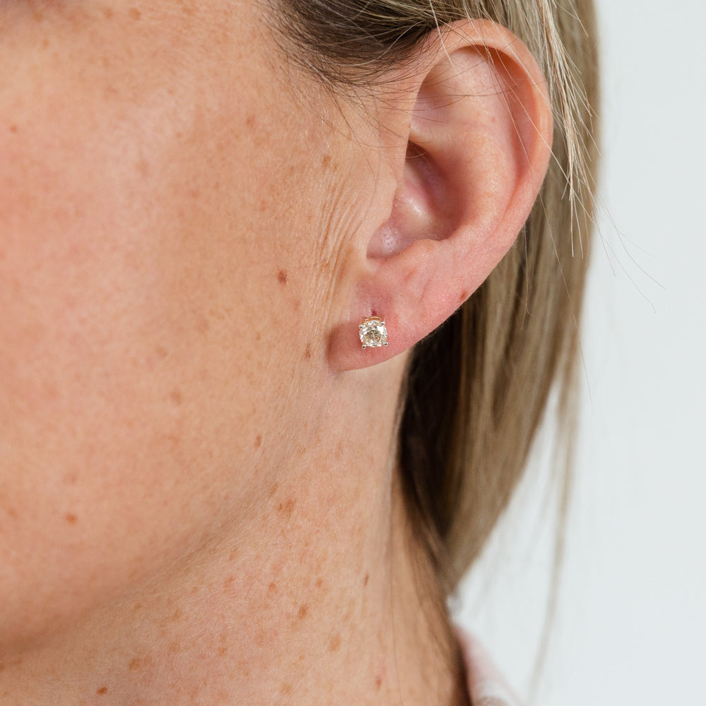 1 Carat Brilliant Cut Diamond Stud Earrings in 9ct Yellow Gold