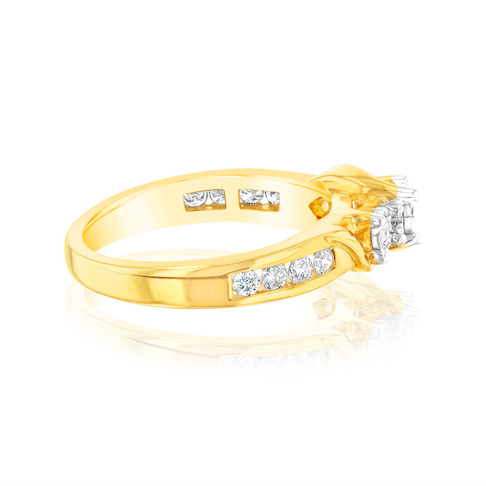 Exquisite 10-Carat Yellow Gold 0.45-Carat Diamond Trilogy Engagement Ring Featuring 3 Round Brilliant Cut Diamonds