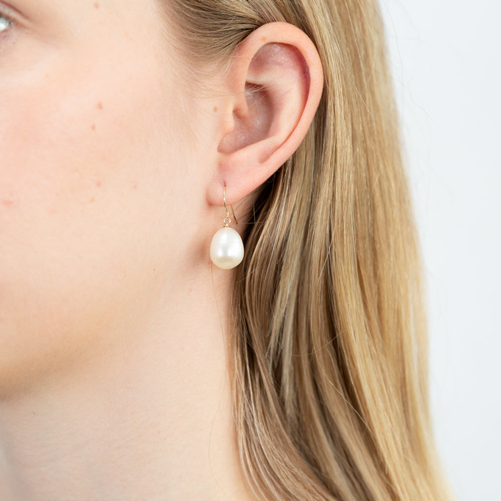 Arizona's 9-Carat Yellow Gold Elegant White Freshwater Pearl Drop Earrings for Daily Wear