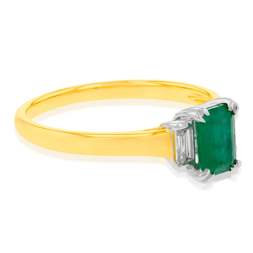 Exquisite 9-Carat Yellow Gold Ring Featuring Natural Emerald in Emerald Cut and Baguette-Cut Diamonds