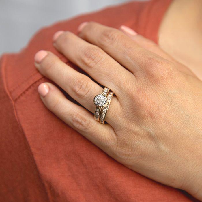 Exquisite 1 Carat Diamond Two - Ring Bridal Jewelry Set Crafted in 9ct Yellow Gold