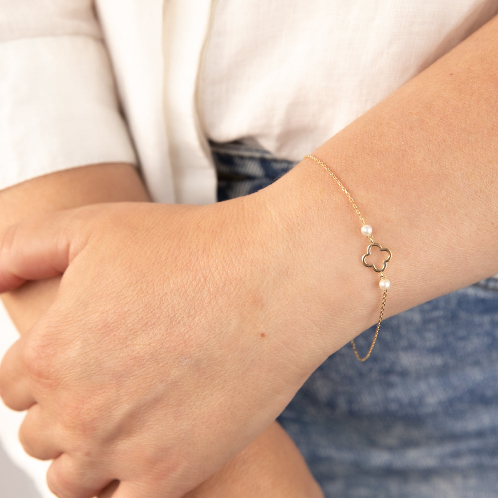 19.10cm 9ct Yellow Gold Bracelet with Leaf, Clover and Pearl