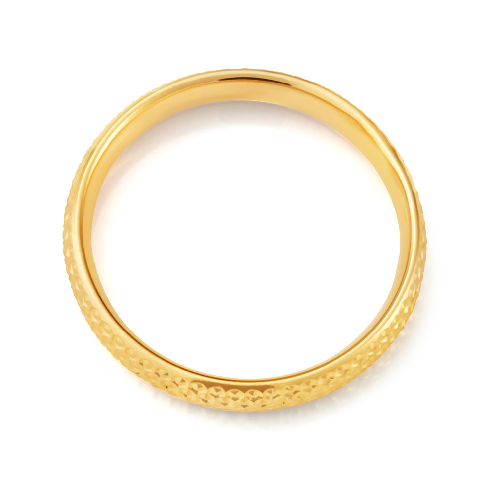Stylish 9ct Yellow Gold Ring with Captivating Dicut Pattern