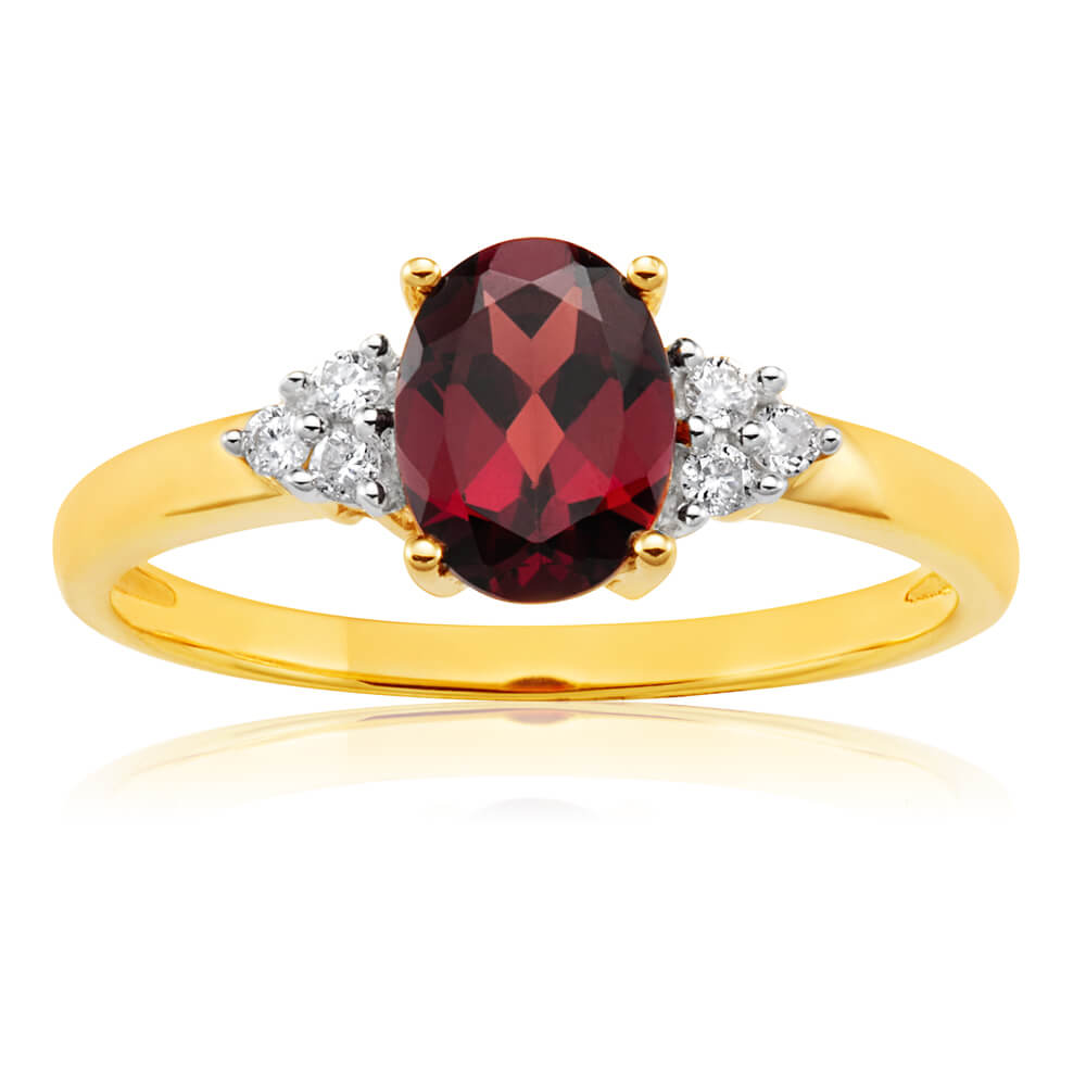 Exquisite 9 Carat Yellow Gold Ring Featuring a 4x6mm 1.4 Carat Oval Garnet and Diamond