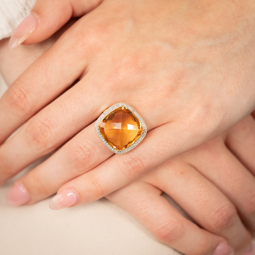 Exquisite 9ct Yellow Gold Ring Featuring Natural Citrine and Sparkling Diamonds