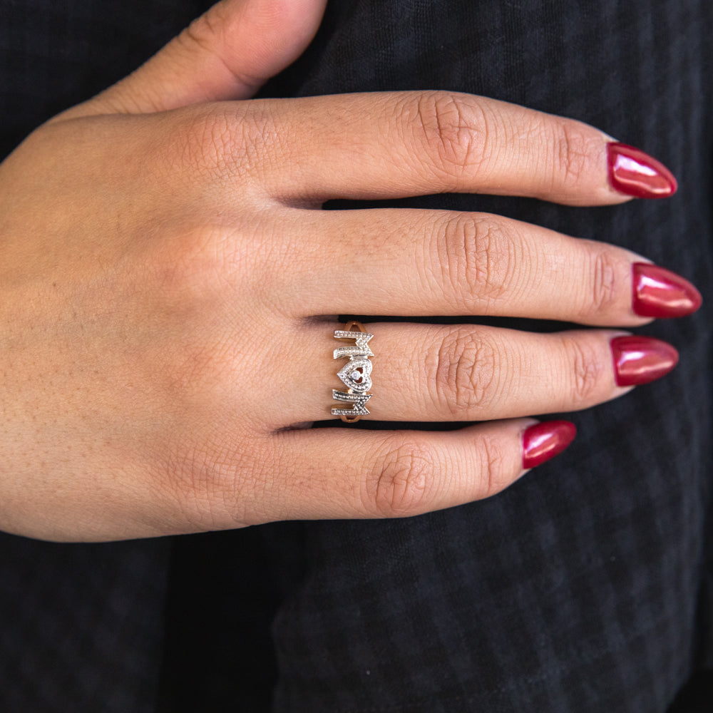 Exquisite 9ct Yellow Gold Diamond Ring Ideal as a Gift