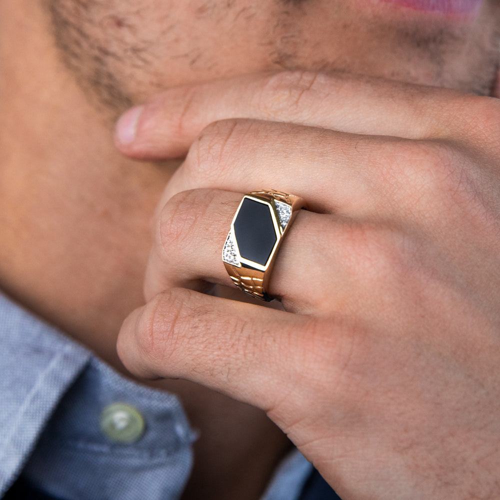 Gents' 9 Carat Yellow Gold Ring with Plain Onyx and Diamond - Patterned Sides