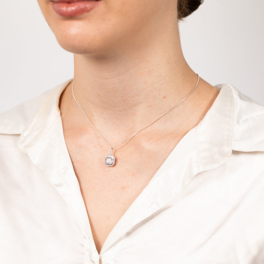 Exquisite 9ct White Gold Pendant Embellished with Cubic Zirconia