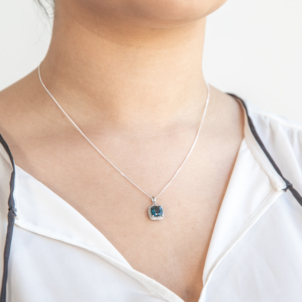 Exquisite 9ct White Gold Pendant with 2.70ct London Blue Topaz and Sparkling Diamonds