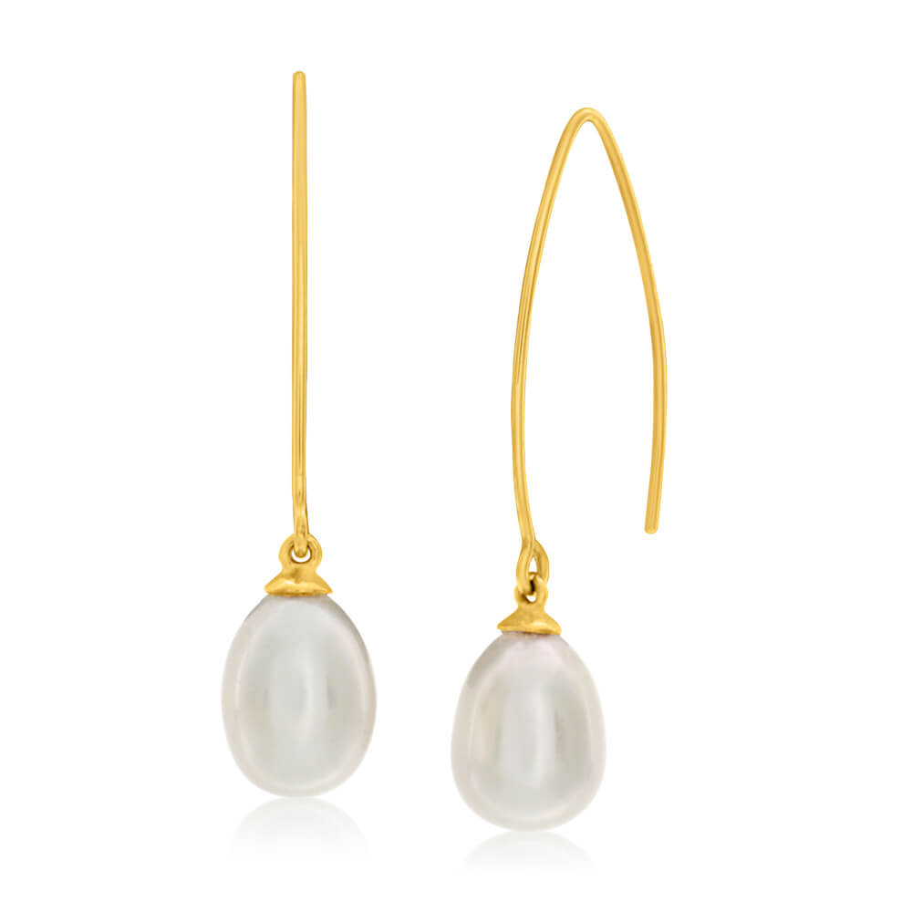 Exquisite 9-carat Yellow Gold Long Drop Earrings Adorned with Freshwater Pearls