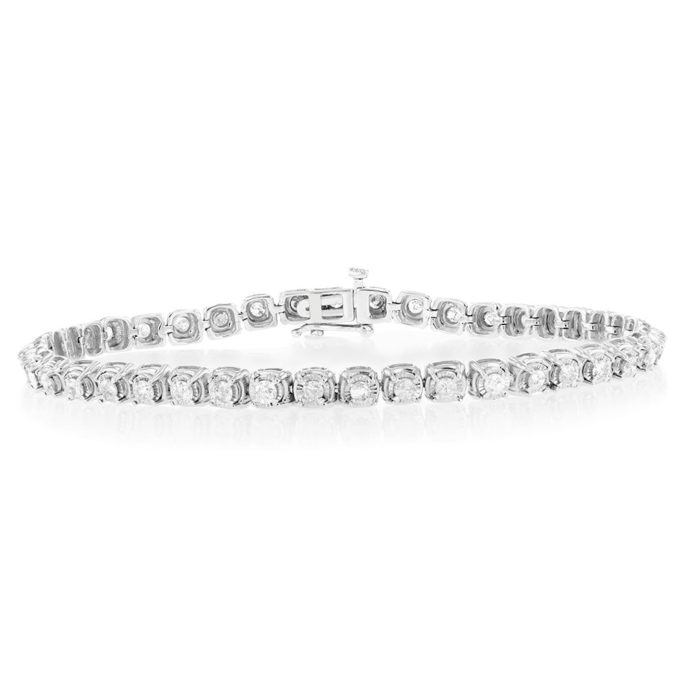 Stunning 10 - carat White Gold Tennis Bracelet Embellished with 2 - carat Diamonds