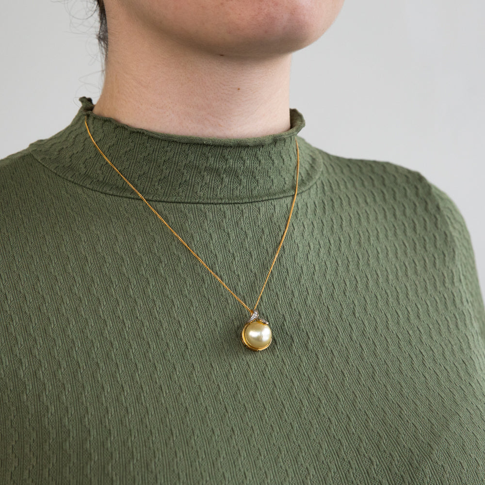 Stunning 9ct Yellow Gold Pendant with Golden Pearls and Diamonds