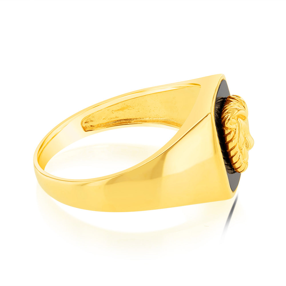 Stylish 9-carat Yellow Gold Gents Ring Featuring a 0.77-carat Agate Lion Design