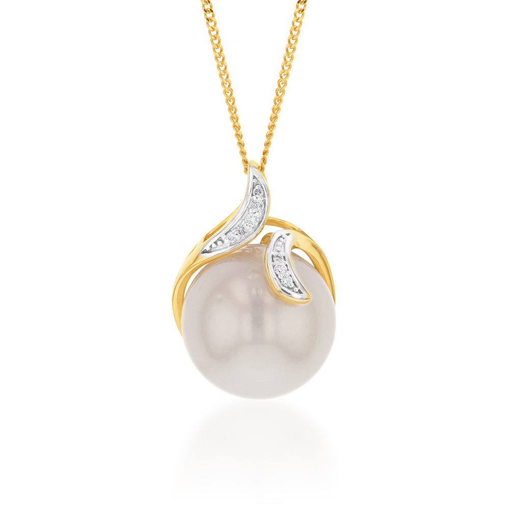 Exquisite 9ct Yellow Gold Pendant with Golden Pearl and Sparkling Diamonds