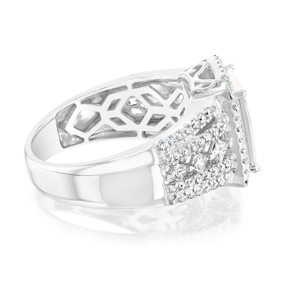 Exquisite 14-carat White Gold Engagement Ring Featuring 1.4 Carats of Princess and Brilliant Cut Diamonds