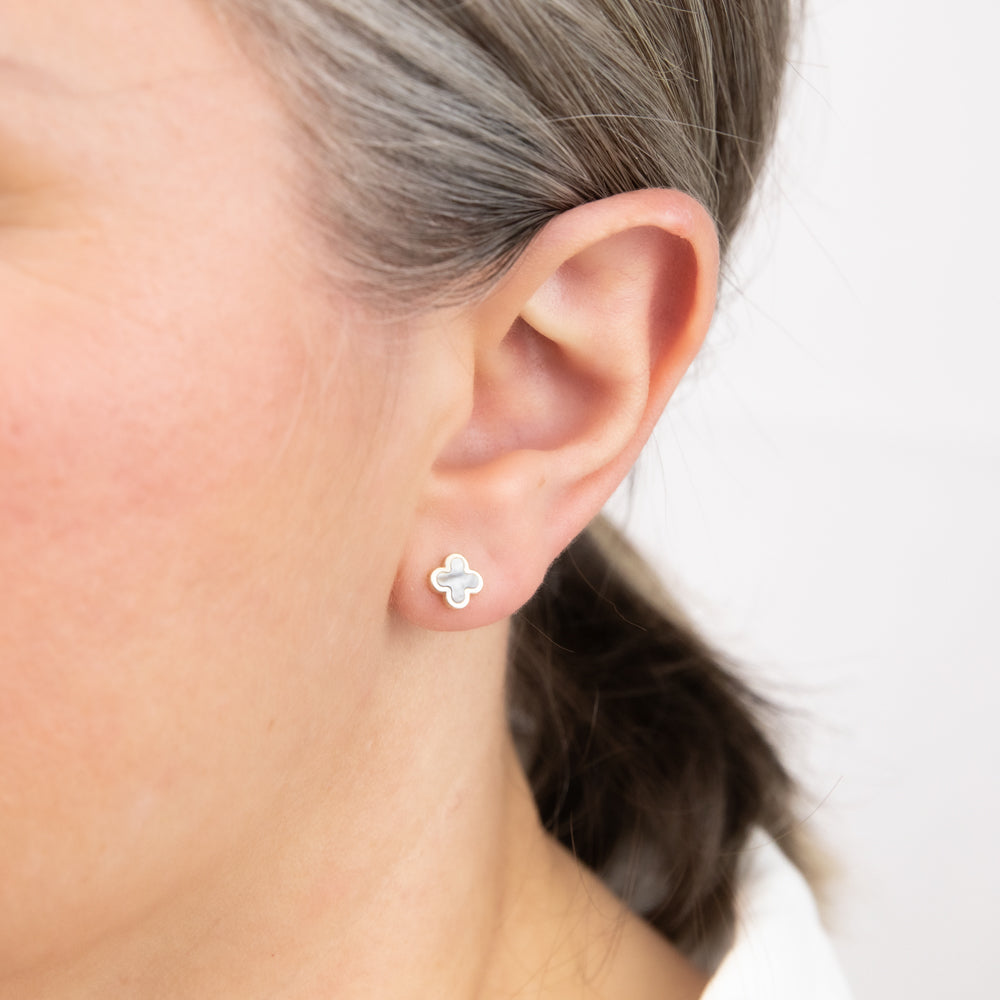 Exquisite 9 Carat Yellow Gold Stud Earrings with Mother of Pearl Inlays