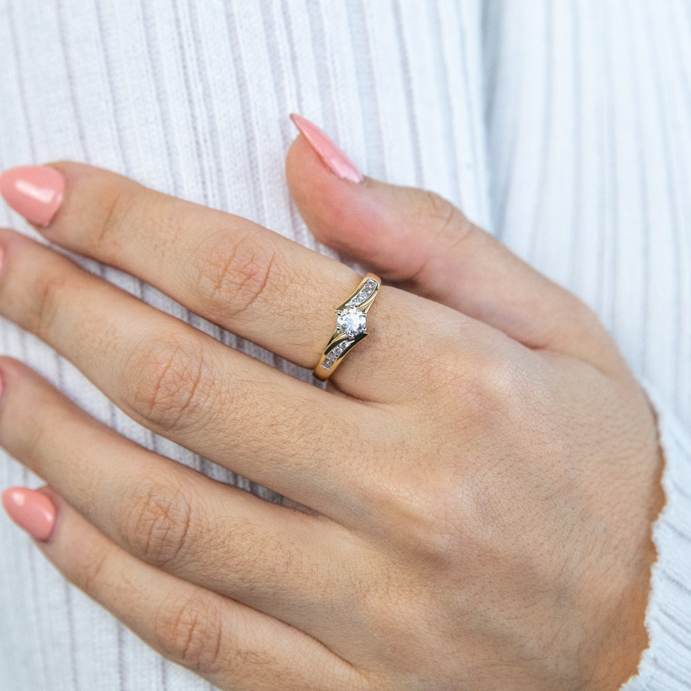 Exquisite 1/2 Carat Flawless Cut Diamond Classic Design Engagement Ring Crafted in 18ct Yellow Gold