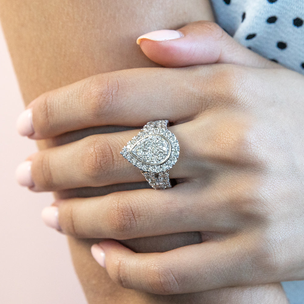 Stunning 9ct Yellow Gold Ring with 3 Carat Brilliant Cut Diamonds