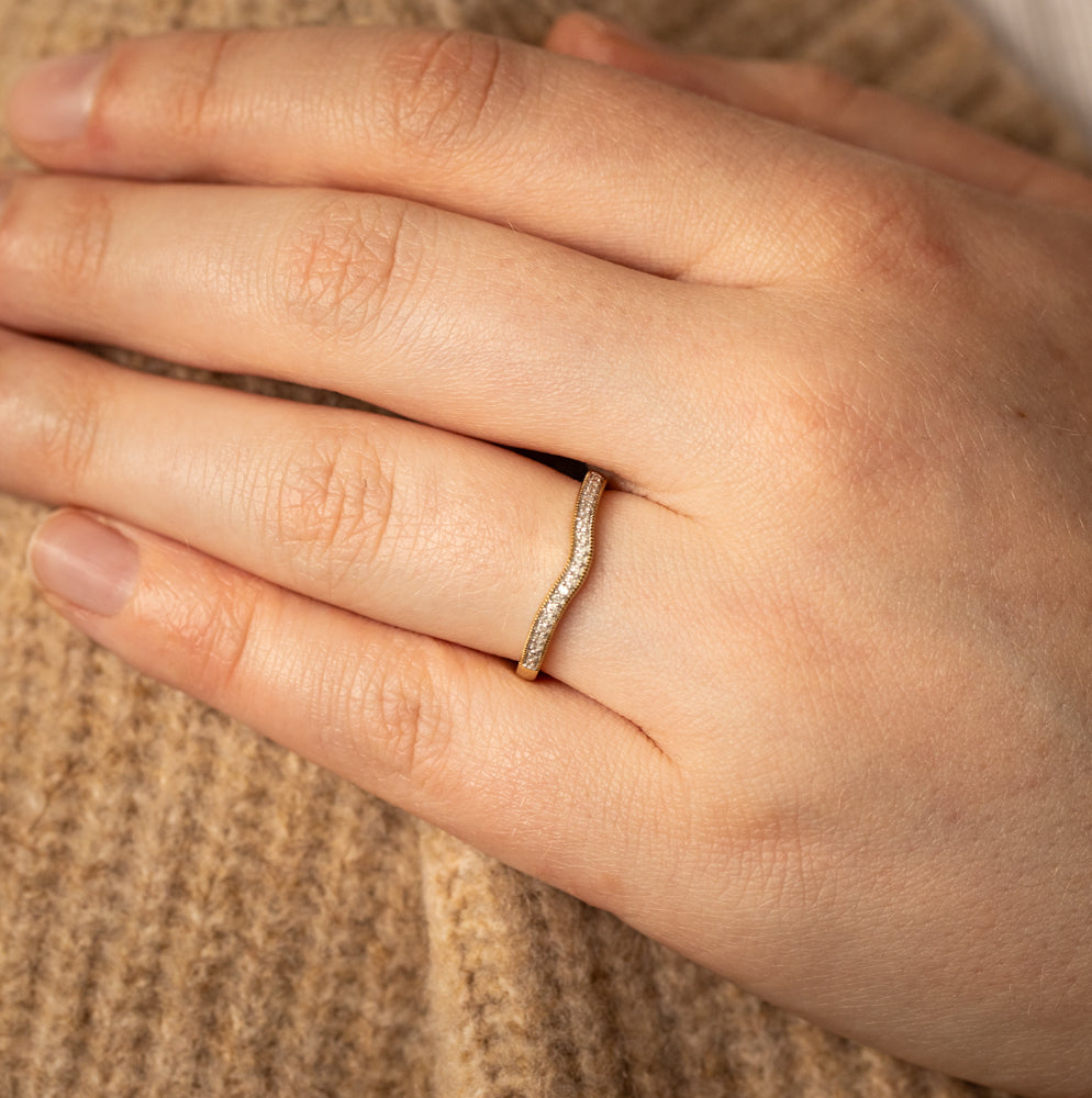 Exquisite 10-Carat Yellow Gold Claw Ring Set with 0.05 Carat Brilliant Cut Diamonds