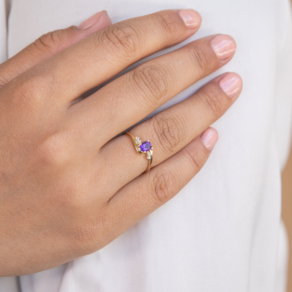 Stunning 9ct Yellow Gold Swirl Ring with Amethyst and Cubic Zirconia