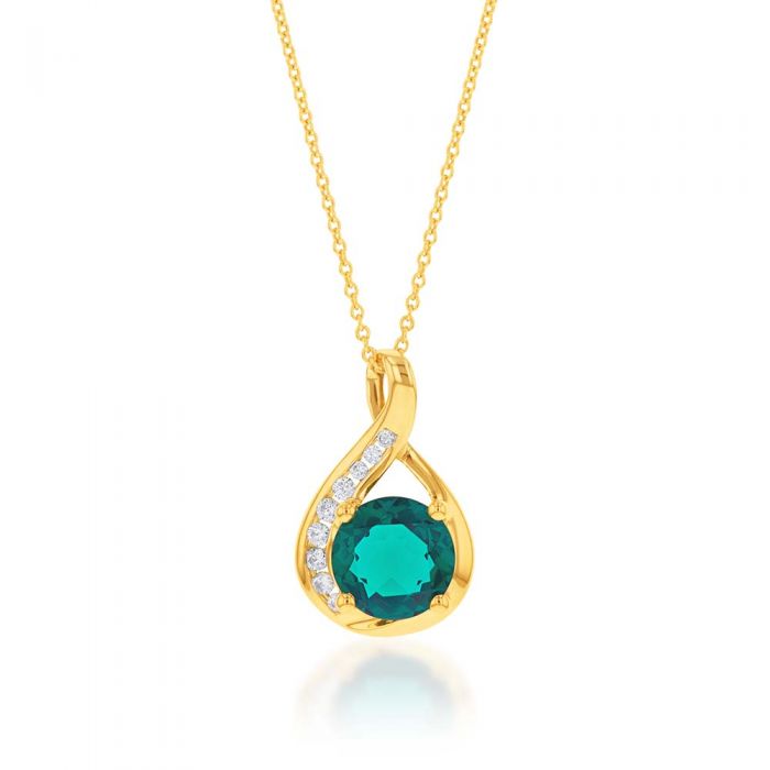 Stunning 9 Carat Yellow Gold Pendant Featuring Created Emerald and Zirconia with a 45cm Long Chain - A Timeless Jewelry Piece