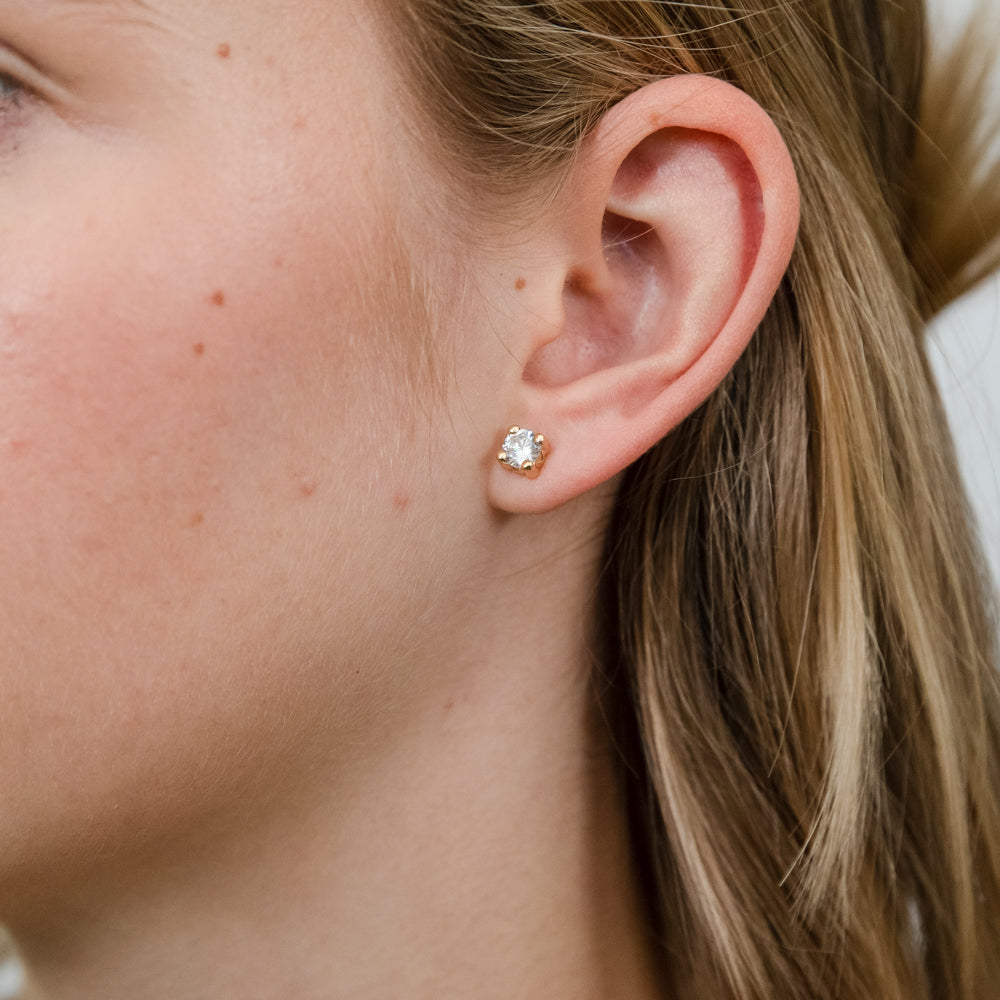 Stunning 9ct Yellow Gold 5mm 4-Claw Zirconia Stud Earrings