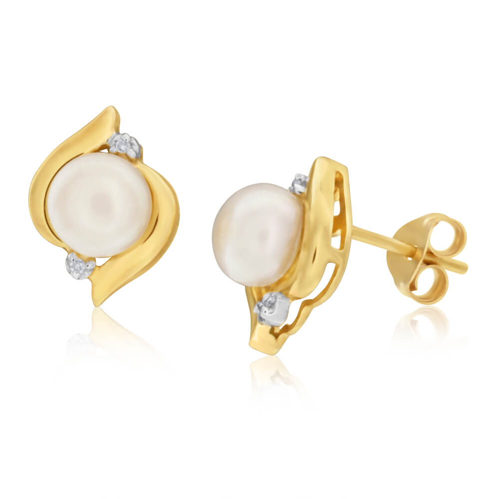 9-carat Yellow Gold Elegant Freshwater Pearl and Shining Diamond Studded Earrings for Women