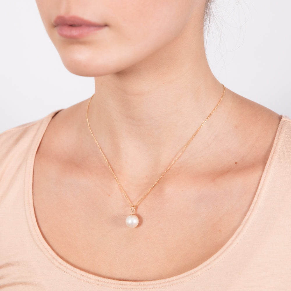 Stunning 9ct Yellow Gold 11 - 12mm White South Sea Pearl Pendant with 45cm Chain