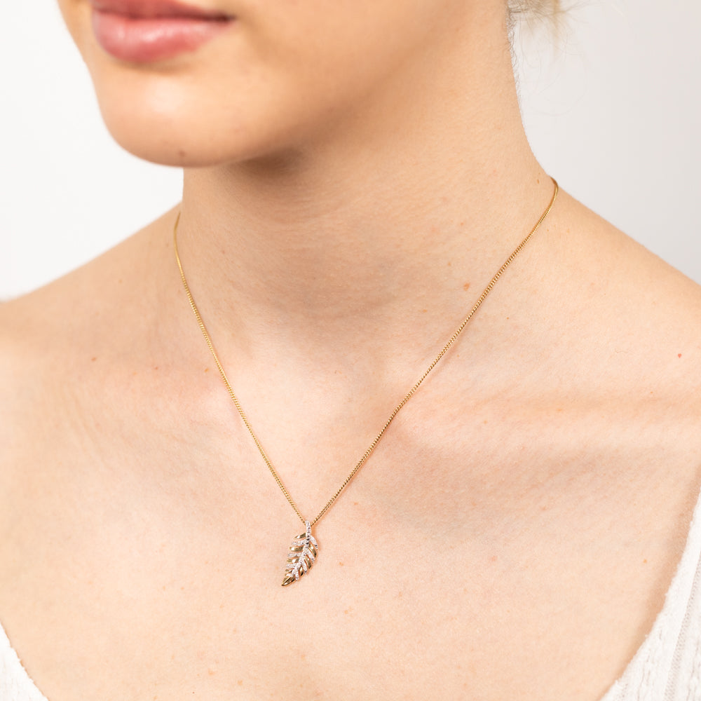 Stunning 9ct Yellow Gold Pendant with Leaf-Shaped Diamond Design