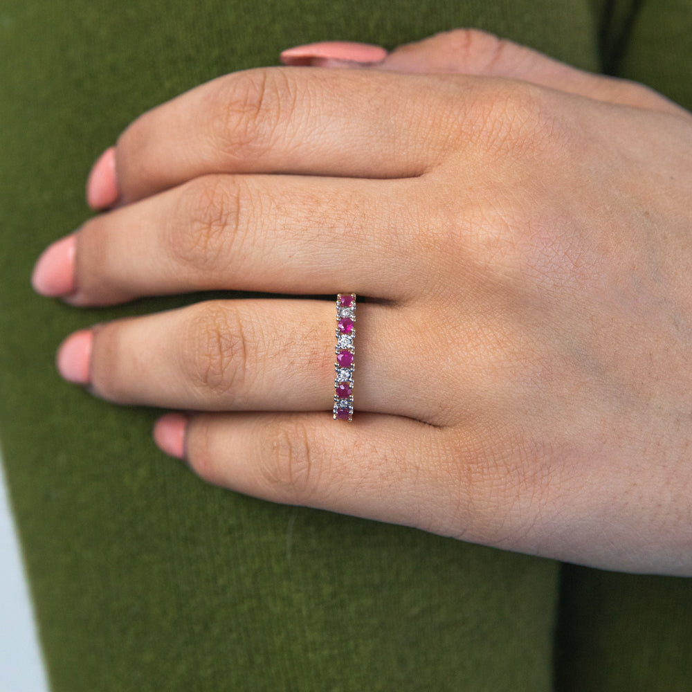 9-carat Yellow Gold Ring Adorned with Natural Rubies and Diamonds