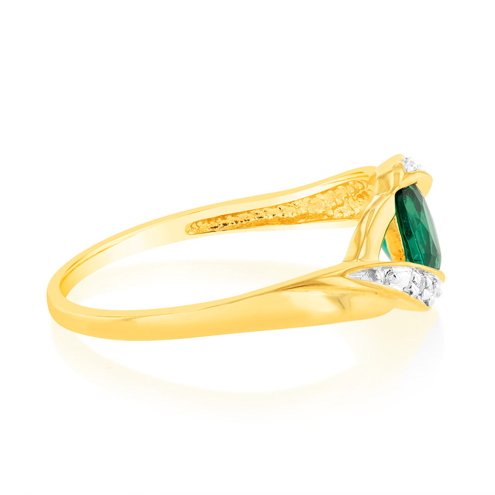 Exquisite 9ct Yellow Gold Ring Featuring Lab - Created Emerald - Shaped Cubic Zirconia
