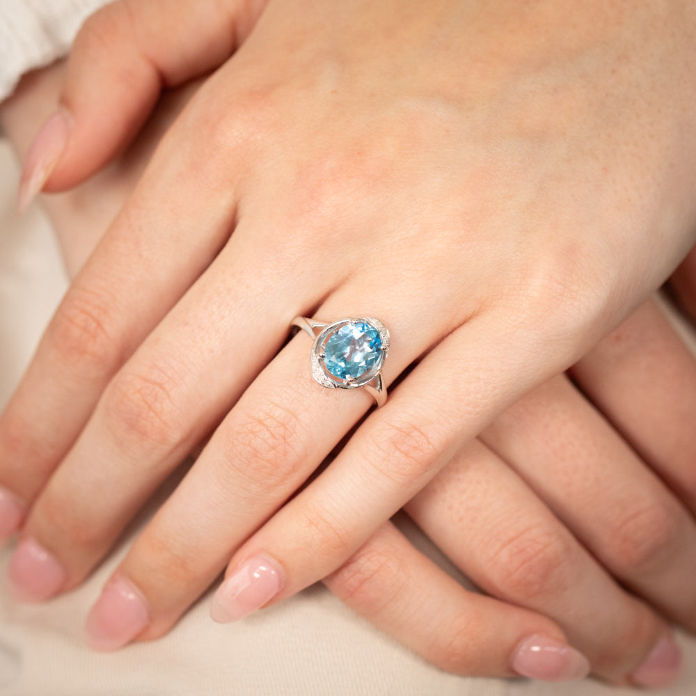 Stunning 9ct White Gold Ring with Natural Blue Topaz and Sparkling Diamonds