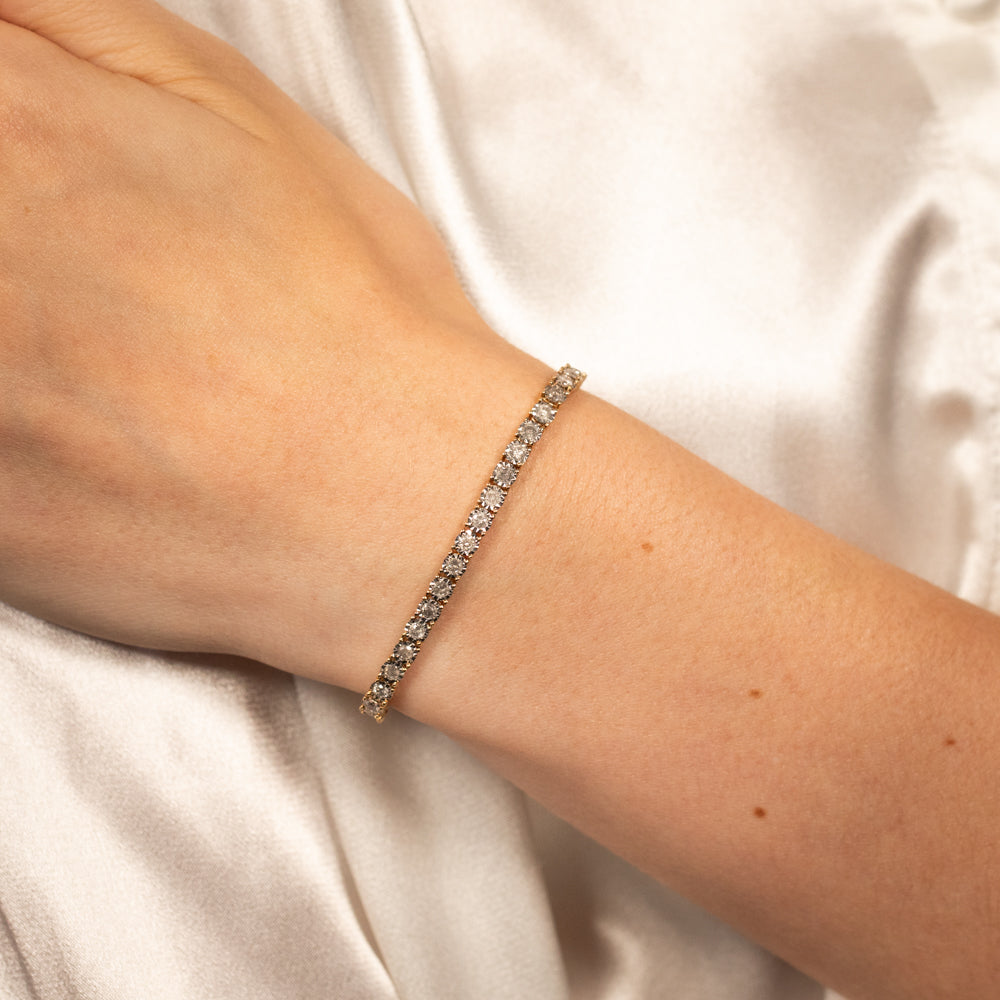 Exquisite 1 Carat Diamond Bracelet Crafted in 10ct Pure Yellow Gold Jewelry