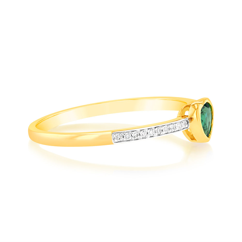 Exquisite 9ct Yellow Gold Ring Featuring Lab - Created Emeralds and Heart - Shaped Diamonds
