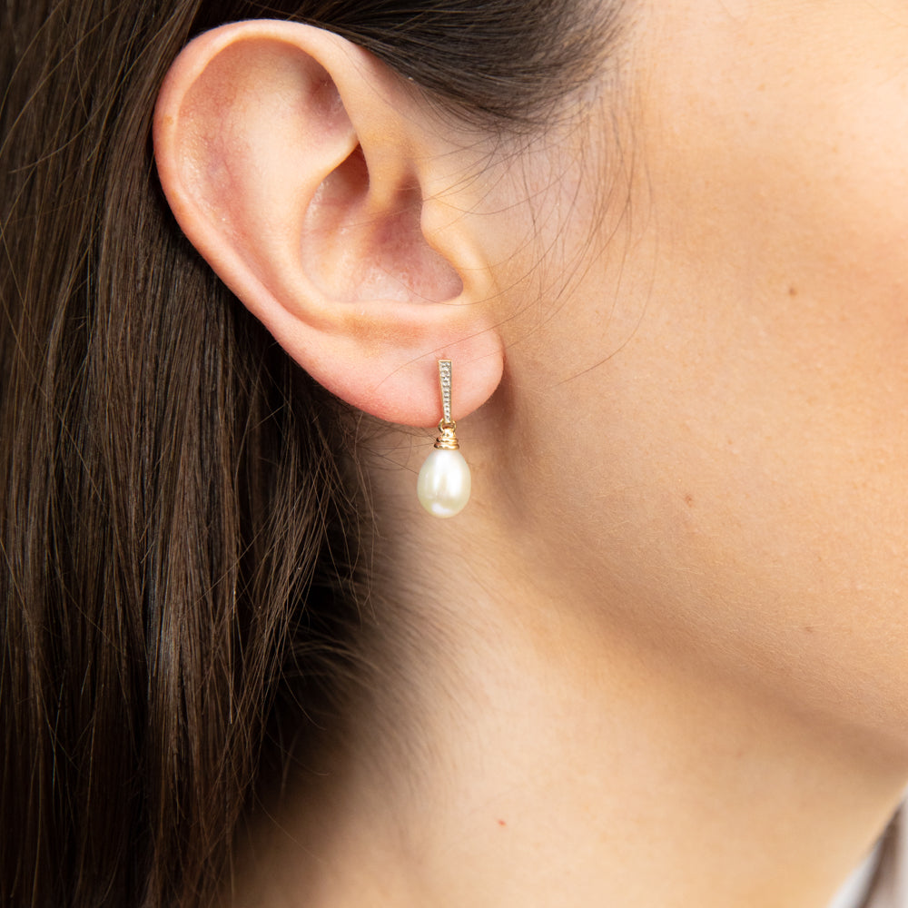 Gorgeous 9ct Yellow Gold Stud Earrings with Freshwater Pearls