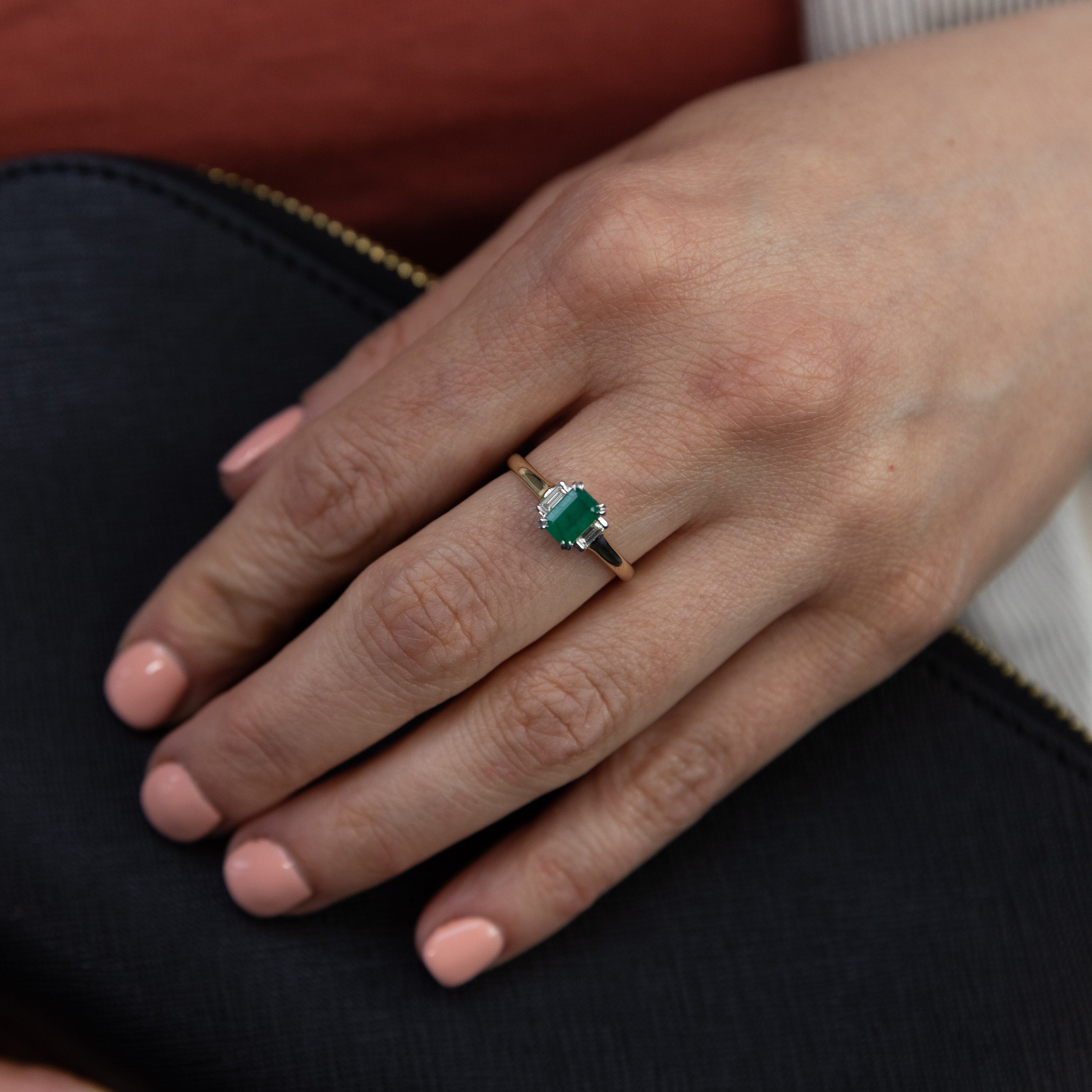 Exquisite 9-Carat Yellow Gold Ring Featuring Natural Emerald in Emerald Cut and Baguette-Cut Diamonds