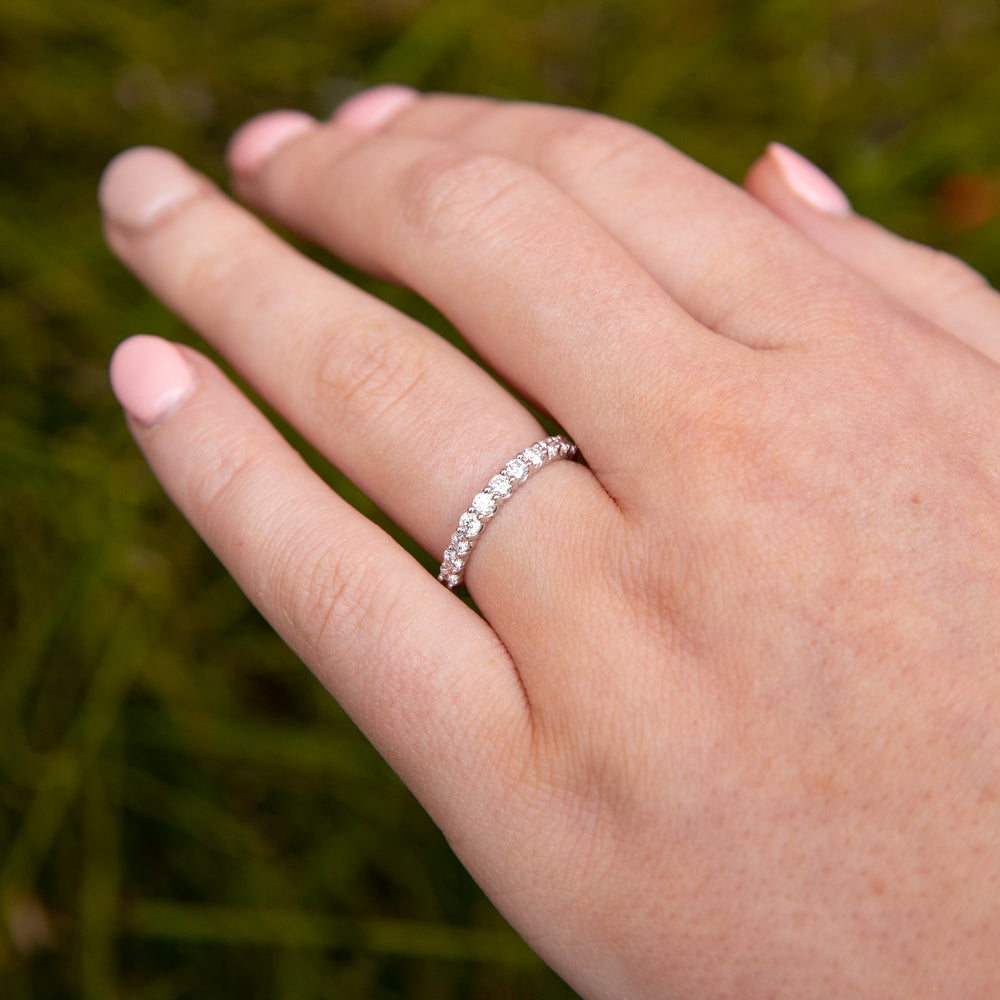 Exquisite 1/2 Carat Flawlessly Cut 18ct White Gold Diamond Ring for Bridal Use