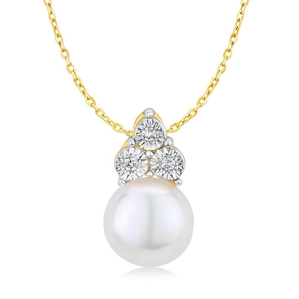 Stunning 9 Carat Yellow Gold Pendant Featuring Pearls And Diamonds