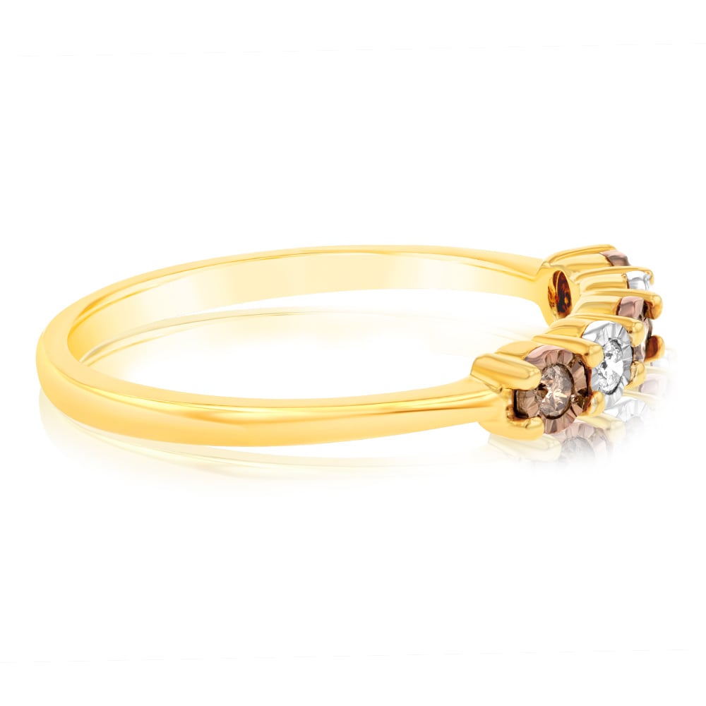 Exquisite 9ct Yellow Gold Ring Featuring Australian Champagne Diamond and 2 Brilliant White Diamonds